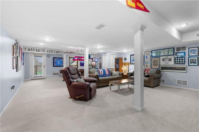 313 SW Bridlewood Court, Lee's Summit, MO 64081