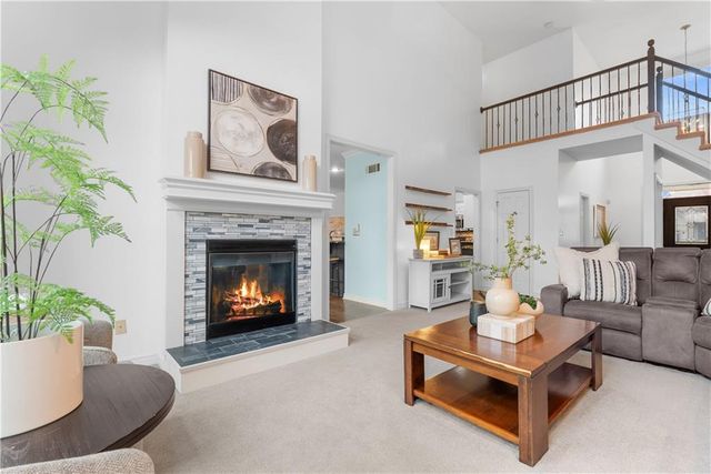 313 SW Bridlewood Court, Lee's Summit, MO 64081