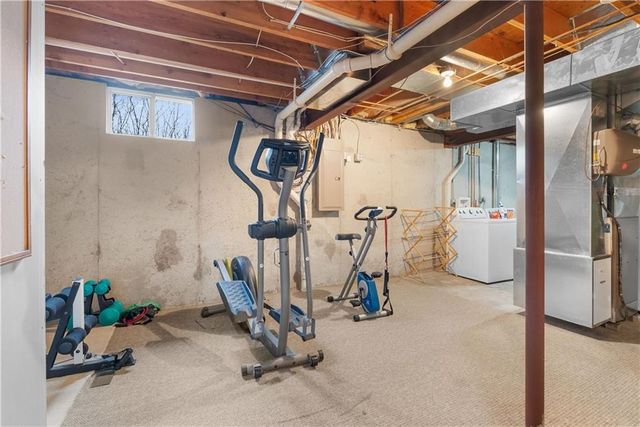 313 SW Bridlewood Court, Lee's Summit, MO 64081