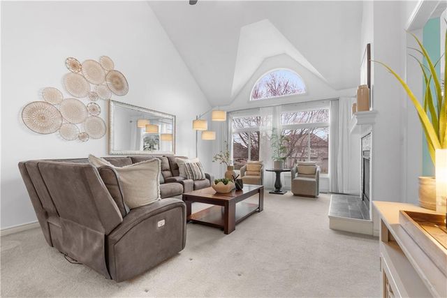 313 SW Bridlewood Court, Lee's Summit, MO 64081