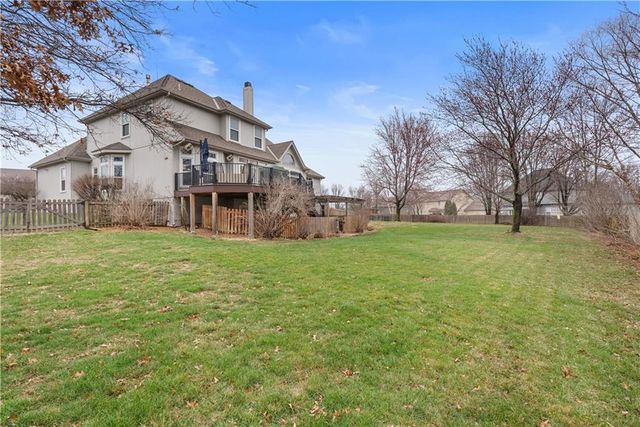 313 SW Bridlewood Court, Lee's Summit, MO 64081