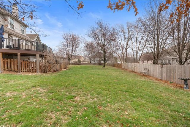 313 SW Bridlewood Court, Lee's Summit, MO 64081