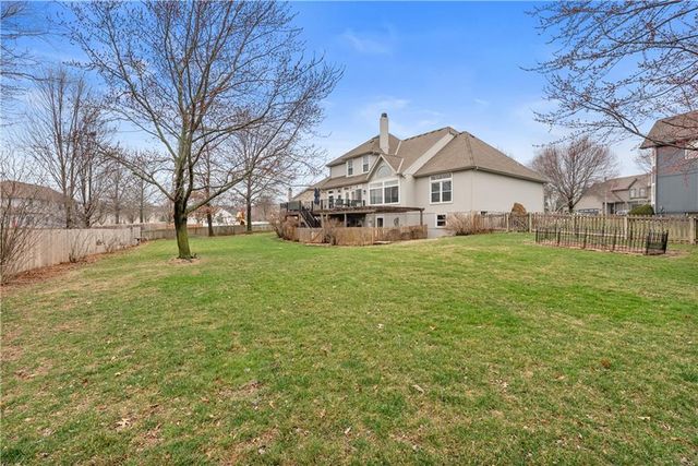 313 SW Bridlewood Court, Lee's Summit, MO 64081