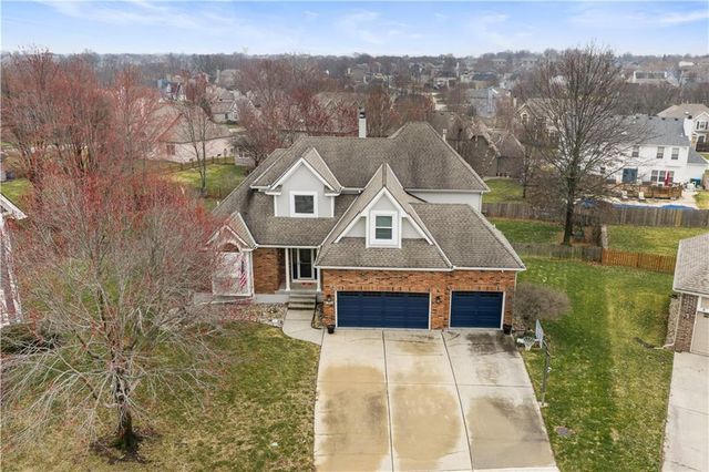 313 SW Bridlewood Court, Lee's Summit, MO 64081