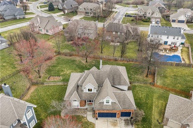 313 SW Bridlewood Court, Lee's Summit, MO 64081
