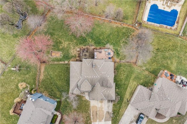 313 SW Bridlewood Court, Lee's Summit, MO 64081