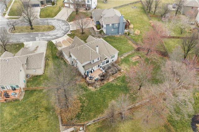 313 SW Bridlewood Court, Lee's Summit, MO 64081