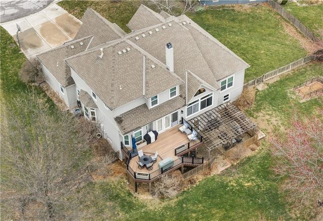 313 SW Bridlewood Court, Lee's Summit, MO 64081