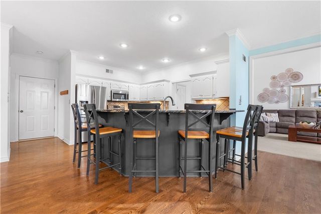 313 SW Bridlewood Court, Lee's Summit, MO 64081