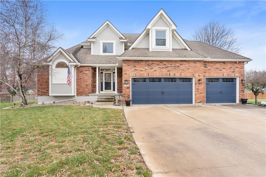 313 SW Bridlewood Court, Lee's Summit, MO 64081