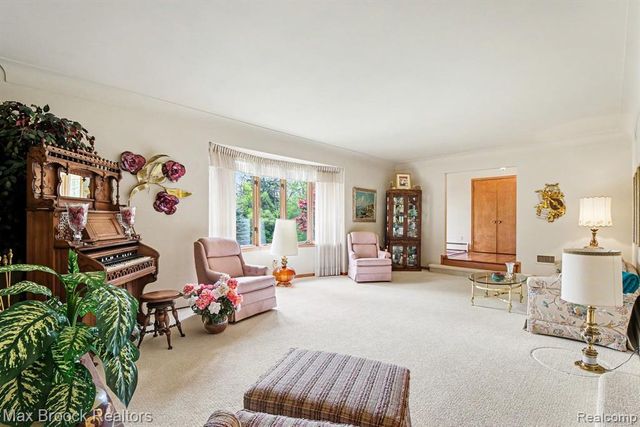 2870 Thedford Road, Bloomfield Hills, MI 48304