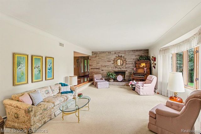 2870 Thedford Road, Bloomfield Hills, MI 48304