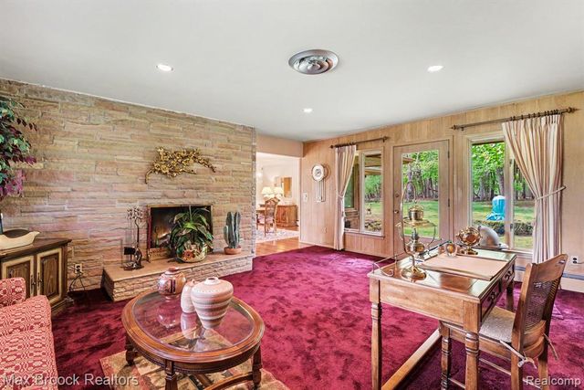 2870 Thedford Road, Bloomfield Hills, MI 48304