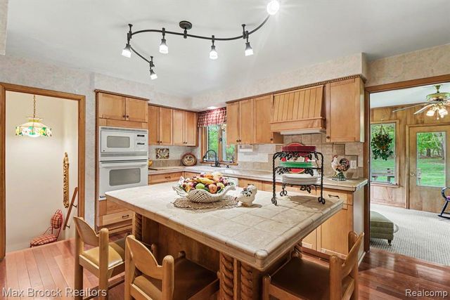 2870 Thedford Road, Bloomfield Hills, MI 48304