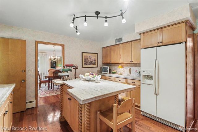 2870 Thedford Road, Bloomfield Hills, MI 48304