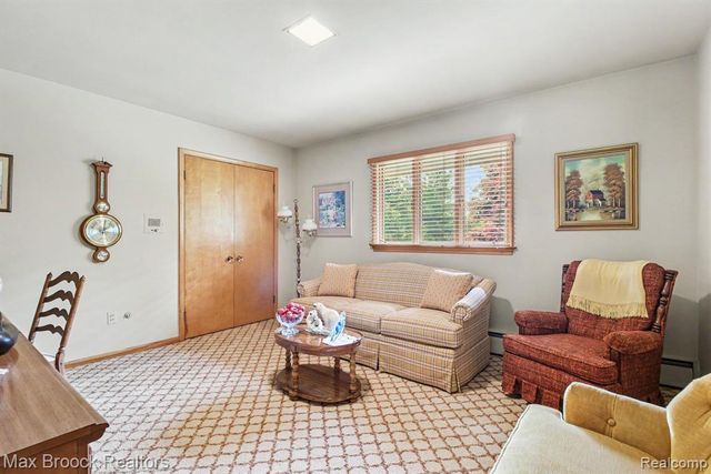 2870 Thedford Road, Bloomfield Hills, MI 48304