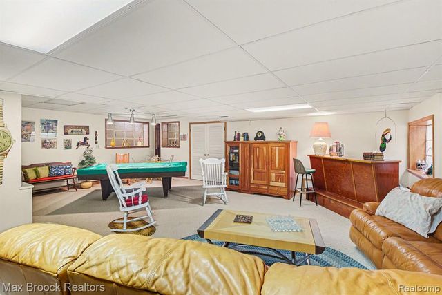 2870 Thedford Road, Bloomfield Hills, MI 48304