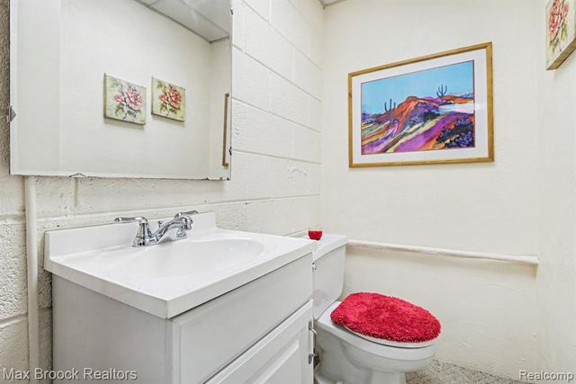 2870 Thedford Road, Bloomfield Hills, MI 48304