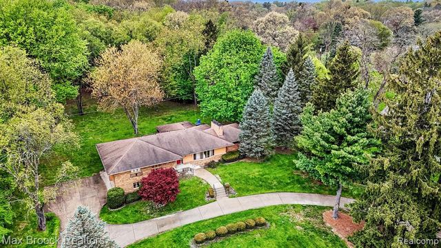 2870 Thedford Road, Bloomfield Hills, MI 48304