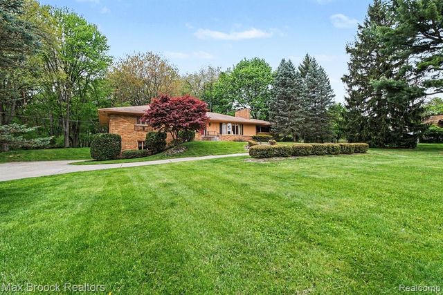 2870 Thedford Road, Bloomfield Hills, MI 48304