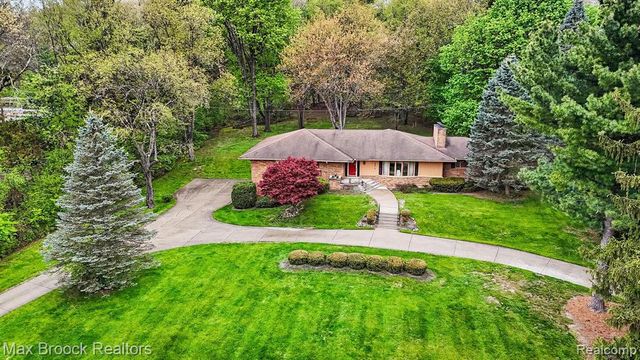 2870 Thedford Road, Bloomfield Hills, MI 48304