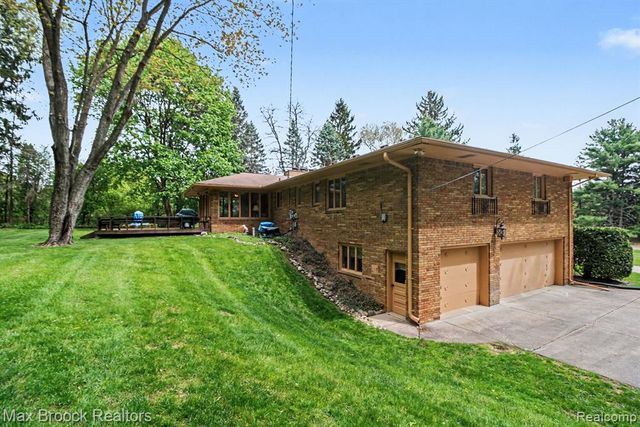 2870 Thedford Road, Bloomfield Hills, MI 48304
