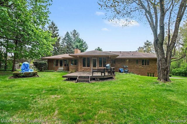 2870 Thedford Road, Bloomfield Hills, MI 48304