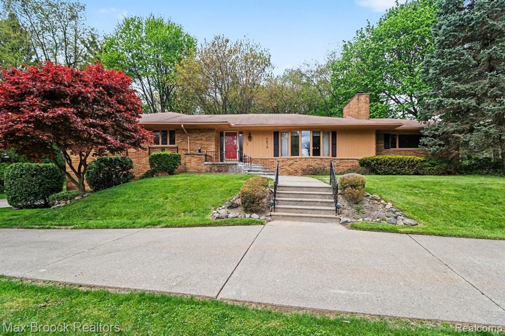 2870 Thedford Road, Bloomfield Hills, MI 48304