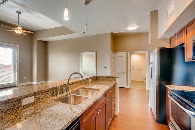 928 Travis Avenue 204, Fort Worth, TX 76104