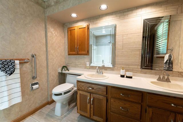 1032 PILGRIM ROAD, Neenah, WI 54956
