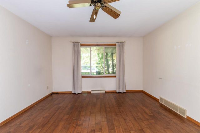 1032 PILGRIM ROAD, Neenah, WI 54956