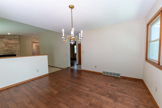 1032 PILGRIM ROAD, Neenah, WI 54956