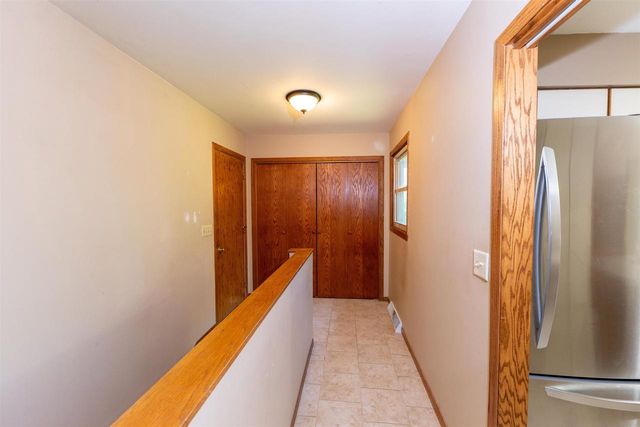 1032 PILGRIM ROAD, Neenah, WI 54956