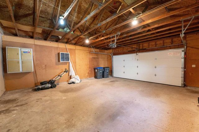 1032 PILGRIM ROAD, Neenah, WI 54956