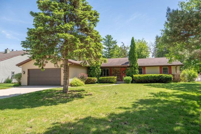 1032 PILGRIM ROAD, Neenah, WI 54956