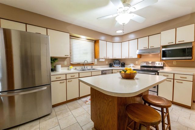 1032 PILGRIM ROAD, Neenah, WI 54956