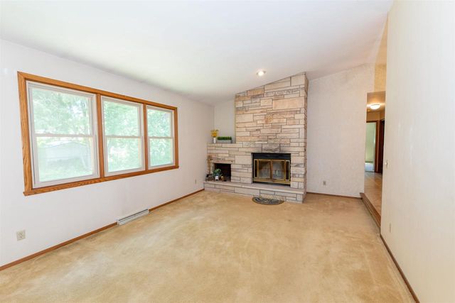 1032 PILGRIM ROAD, Neenah, WI 54956