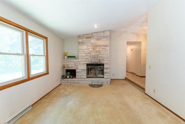 1032 PILGRIM ROAD, Neenah, WI 54956