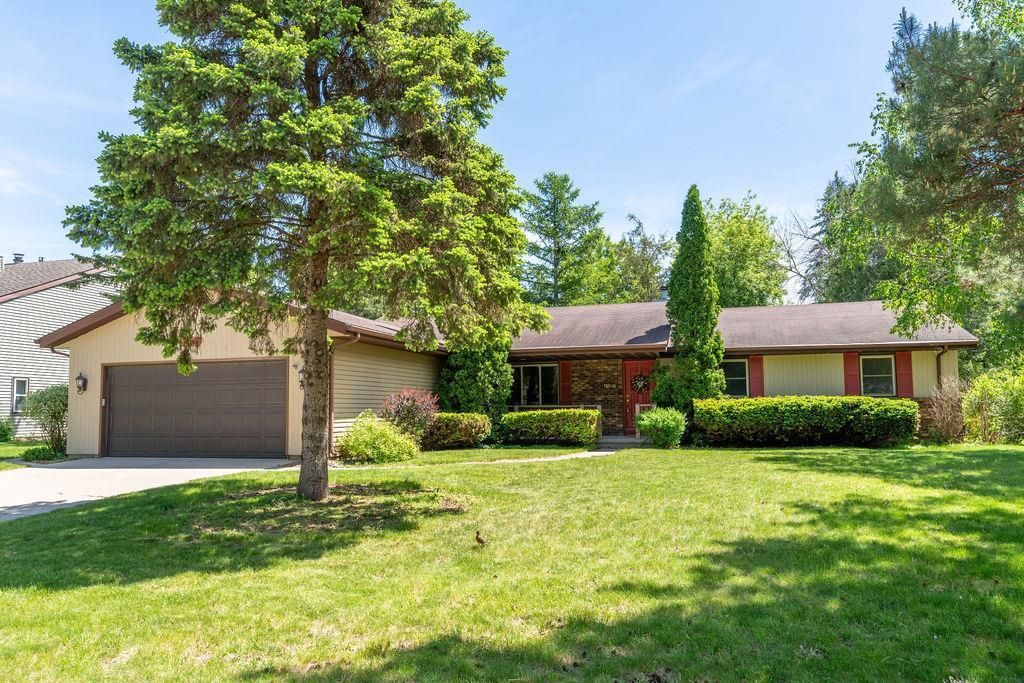1032 PILGRIM ROAD, Neenah, WI 54956
