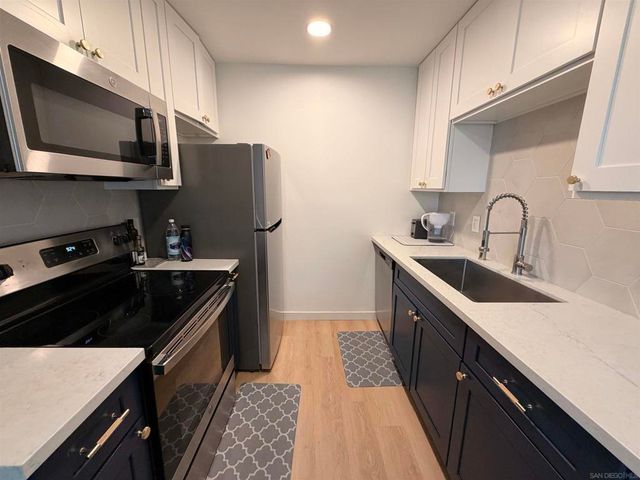 8581 Villa La Jolla Drive P, La Jolla, CA 92037