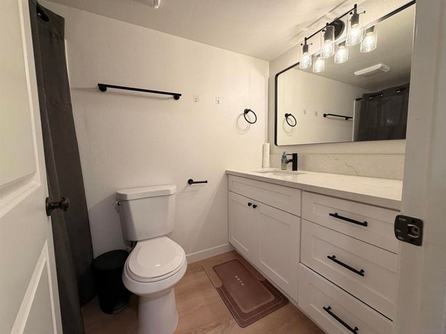 8581 Villa La Jolla Drive P, La Jolla, CA 92037