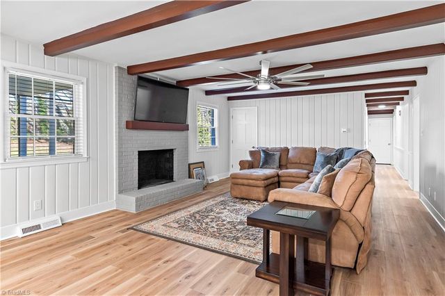 6732 Rollingwood Drive, Clemmons, NC 27012