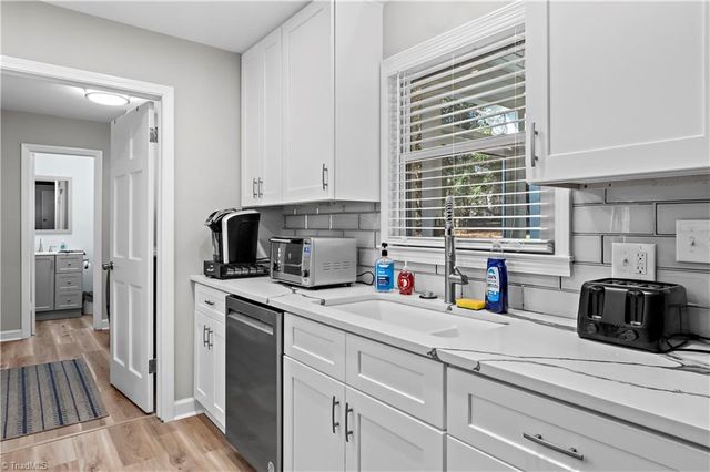 6732 Rollingwood Drive, Clemmons, NC 27012