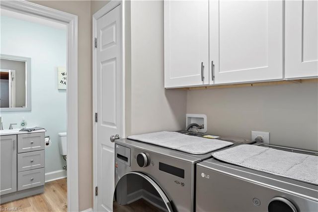 6732 Rollingwood Drive, Clemmons, NC 27012