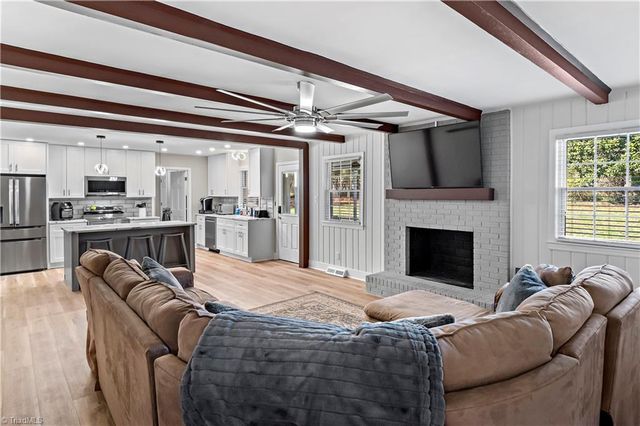 6732 Rollingwood Drive, Clemmons, NC 27012