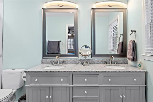 6732 Rollingwood Drive, Clemmons, NC 27012