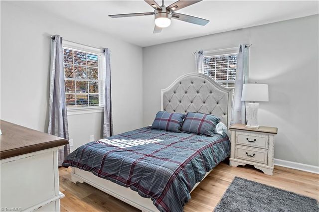 6732 Rollingwood Drive, Clemmons, NC 27012