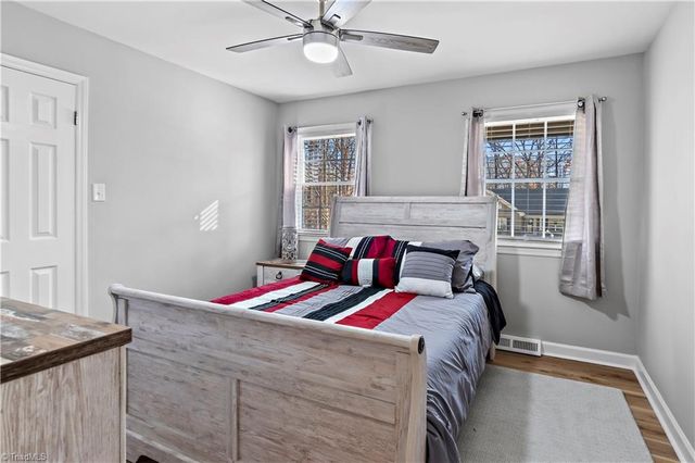 6732 Rollingwood Drive, Clemmons, NC 27012