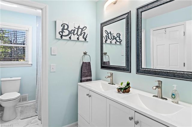 6732 Rollingwood Drive, Clemmons, NC 27012