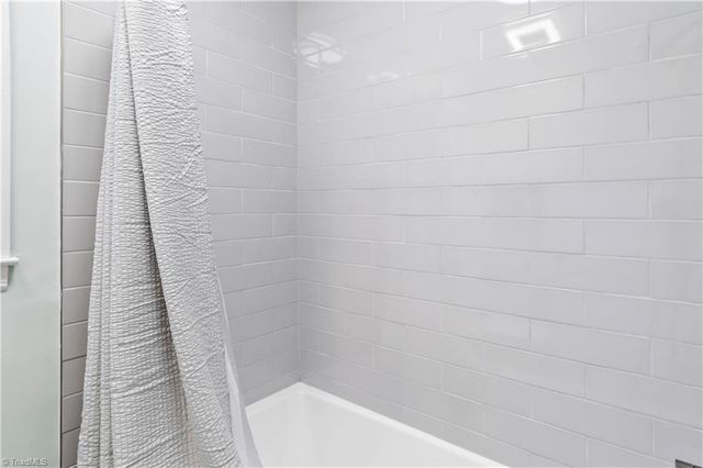 6732 Rollingwood Drive, Clemmons, NC 27012